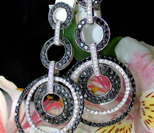 Impressive Circle Earrings with Black Diamonds Impressive Circle Earrings with Black Diamonds