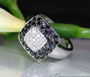 Zeitloser Carré Ring mit schwarzen Diamanten