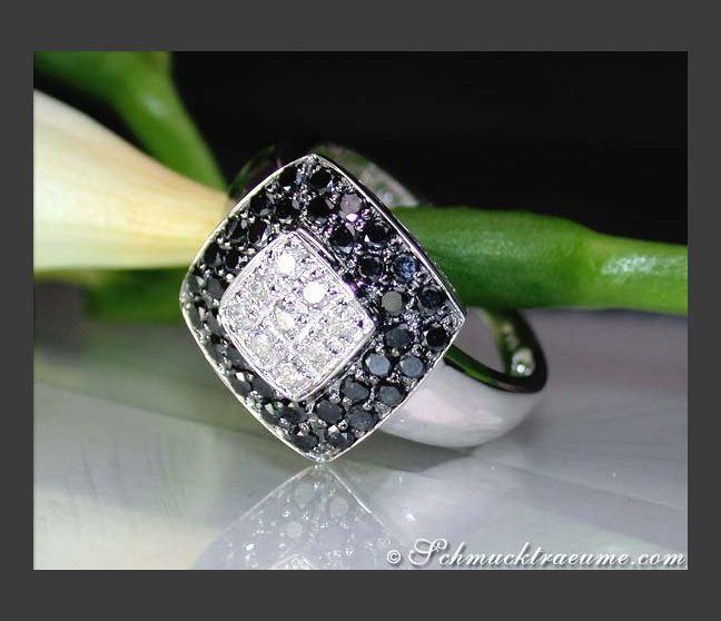 Zeitloser Carré Ring mit schwarzen Diamanten #1 Zeitloser Carré Ring mit schwarzen Diamanten #1