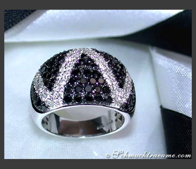 Stattlicher schwarze Diamanten Ring im Zick-Zack-Design #1 Stattlicher schwarze Diamanten Ring im Zick-Zack-Design #1
