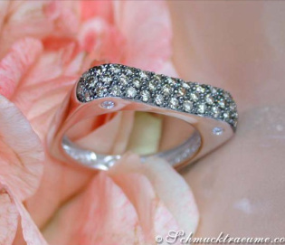 Eckiger Ring mit naturbraunen Diamanten Eckiger Ring mit naturbraunen Diamanten