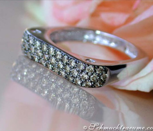 Eckiger Ring mit naturbraunen Diamanten Eckiger Ring mit naturbraunen Diamanten