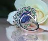 Opulenter Tansanit Ring mit Smaragden und Brillanten #9