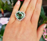 Prachtvoller grüner Turmalin Ring mit Brillanten im Herz Design #3