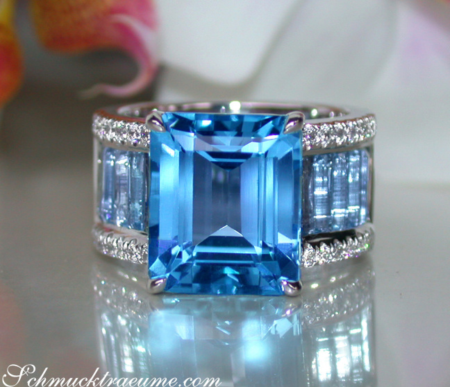 Extra stattlicher Blautopas Ring mit Diamanten #1 Extra stattlicher Blautopas Ring mit Diamanten #1