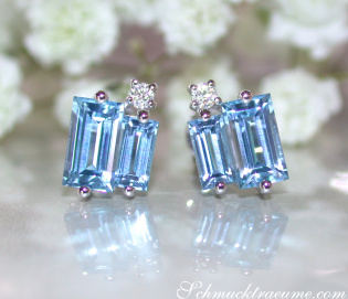 Zarte Blautopas Baguette Ohrstecker mit Diamanten