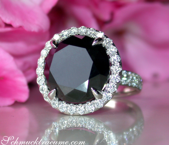 Spektakulärer schwarzer Diamant Solitär Ring mit Brillanten (14,58 ct.) #1 Spektakulärer schwarzer Diamant Solitär Ring mit Brillanten (14,58 ct.) #1