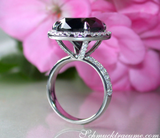 Spectacular Black Diamond Solitaire Ring (14,58 ct.) Spectacular Black Diamond Solitaire Ring (14,58 ct.)