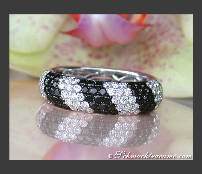 Sportlicher Brillanten und schwarze Diamanten Ring #1 Sportlicher Brillanten und schwarze Diamanten Ring #1