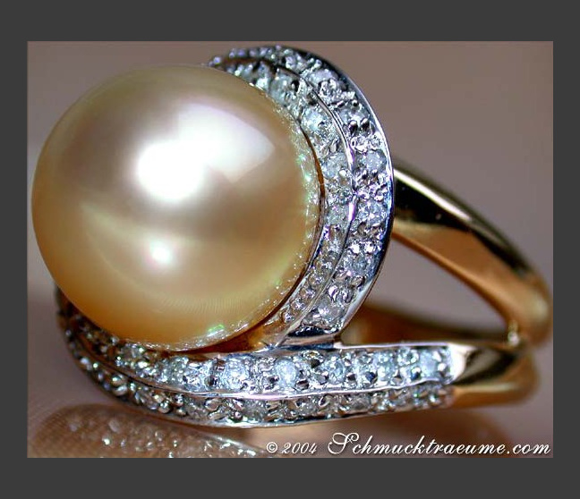 Stattlicher goldene Südseeperle Ring mit Brillanten #1