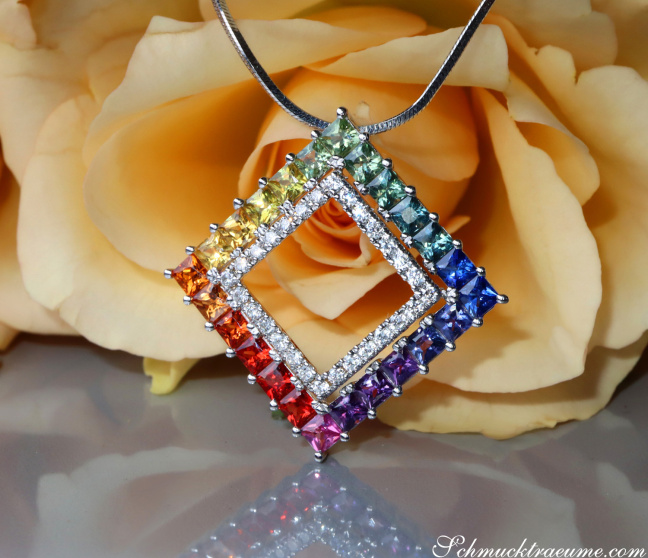 Wundervoller Regenbogen Saphir Anhänger mit Brillanten #1 Wundervoller Regenbogen Saphir Anhänger mit Brillanten #1