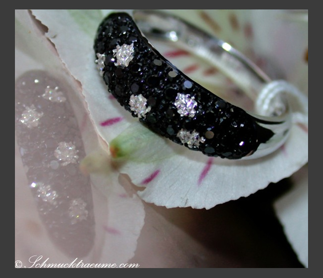 Eleganter Diamantring mit schwarzen Diamanten im Tupfen Design #1 Eleganter Diamantring mit schwarzen Diamanten im Tupfen Design #1