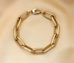 Gold Pur: Satiniert & glänzend gefertigtes Paperclip Armband Gold Pur: Satiniert & glänzend gefertigtes Paperclip Armband