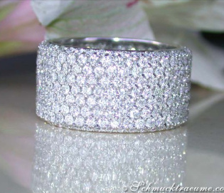 Extra Wide Diamond Eternity Ring (4,49 ct.)