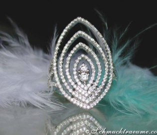 Attraktiver Diamanten Ring in einem ausgefallenen Design Attraktiver Diamanten Ring in einem ausgefallenen Design