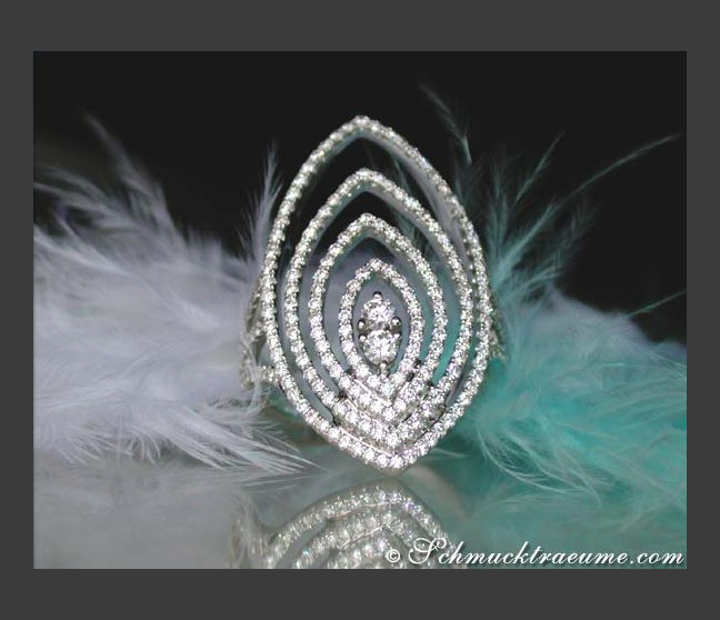 Attraktiver Diamanten Ring in einem ausgefallenen Design #1 Attraktiver Diamanten Ring in einem ausgefallenen Design #1