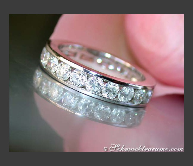 Stattlicher Brillanten Memory Ring in Kanalfassung #1 Stattlicher Brillanten Memory Ring in Kanalfassung #1