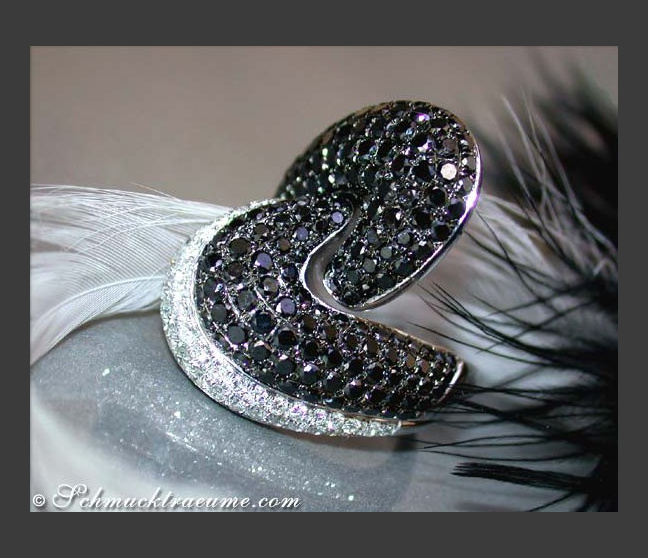 Auffallend stattlicher Ring mit schwarzen Diamanten #1 Auffallend stattlicher Ring mit schwarzen Diamanten #1