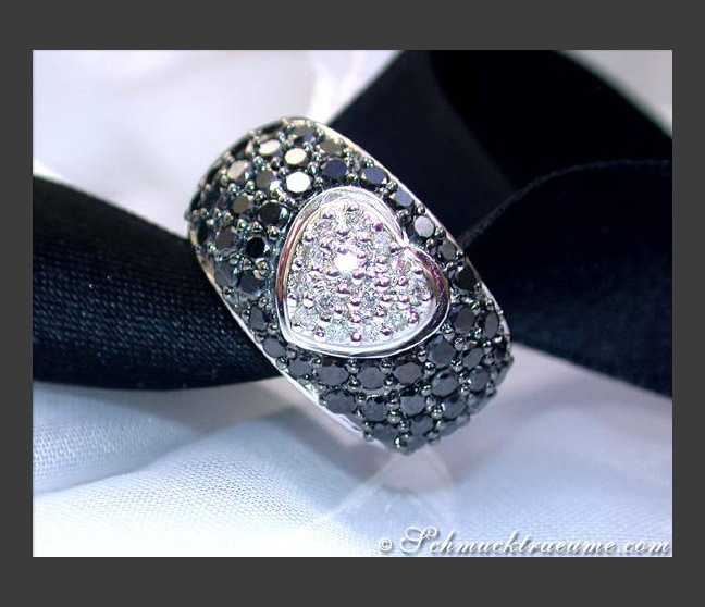 Zeitloser Herz Ring mit schwarzen Diamanten #1 Zeitloser Herz Ring mit schwarzen Diamanten #1