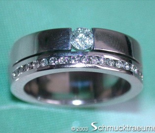 Attractive Diamond Solitaire Ring