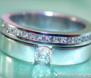 Attractive Diamond Solitaire Ring