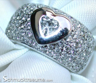 Stately Diamond Heart Solitaire Ring Stately Diamond Heart Solitaire Ring