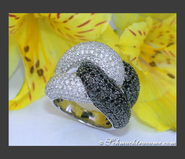 Voluminöser schwarze Diamanten Ring #1 Voluminöser schwarze Diamanten Ring #1