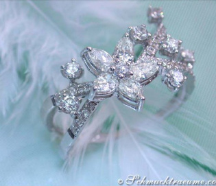 Feminine Diamond Ring in a Blossom Design Feminine Diamond Ring in a Blossom Design