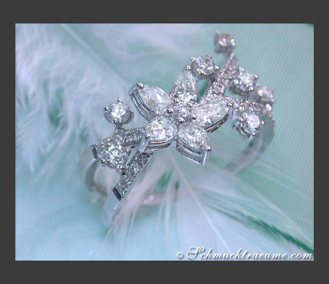 Femininer Diamanten Ring im Blüten Design #1 Femininer Diamanten Ring im Blüten Design #1