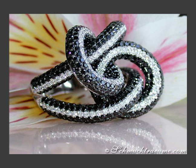 Verschlungener Ring mit schwarzen Diamanten #1