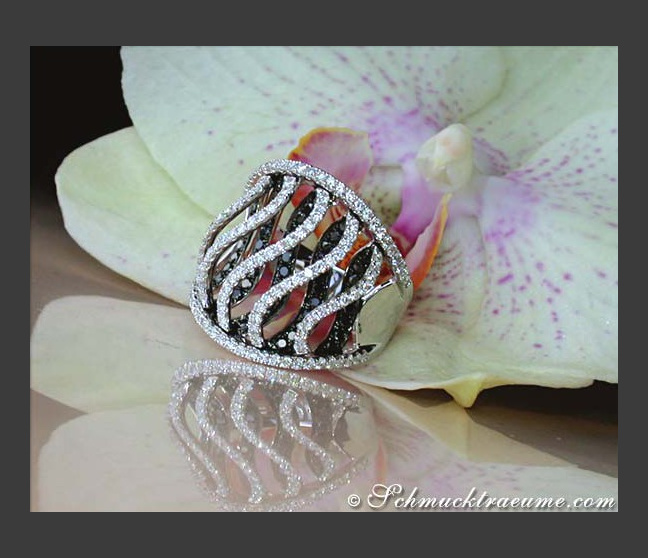 Attraktiver Ring mit schwarzen Diamanten Ring im Wellen Design #1