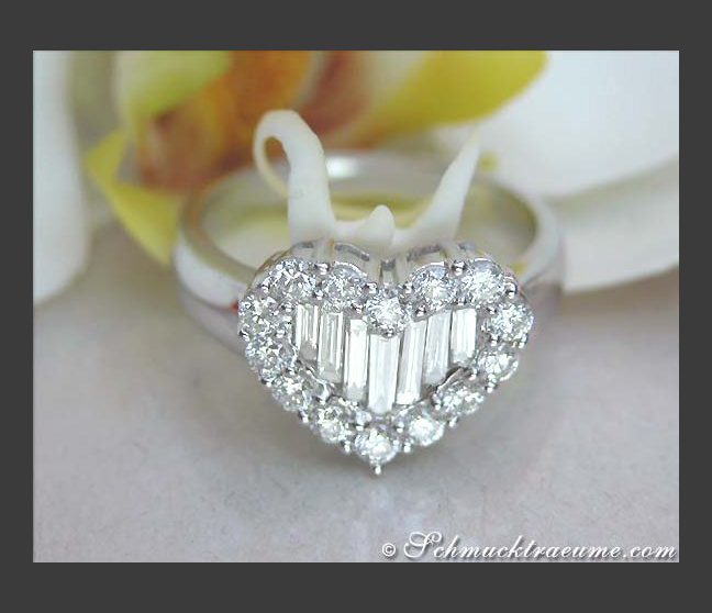 Exquisiter Brillanten Herz Ring mit Trapez Diamanten #1 Exquisiter Brillanten Herz Ring mit Trapez Diamanten #1