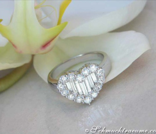 Exquisiter Brillanten Herz Ring mit Trapez Diamanten