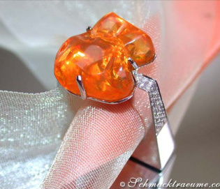 Extravagant Fire Opal Ring with Diamonds Extravagant Fire Opal Ring with Diamonds