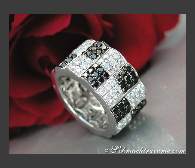 Puristischer Memory Ring mit schwarzen Diamanten & weißen Brillanten #1 Puristischer Memory Ring mit schwarzen Diamanten & weißen Brillanten #1