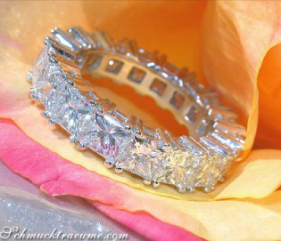 Luxurious Diamond Eternity Ring (9,05 ct.)
