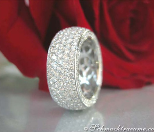 Exclusive Diamond Eternity Ring (4,68 ct.)