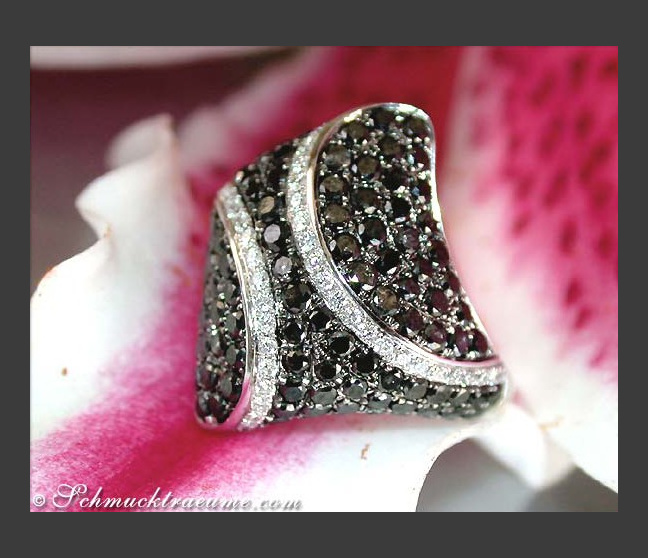 Massiver schwarze Diamanten Ring im Rauten Design #1 Massiver schwarze Diamanten Ring im Rauten Design #1