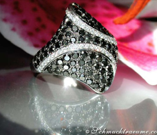 Solid Black & White Diamond Rhombic Style Ring Solid Black & White Diamond Rhombic Style Ring