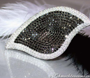 Opulent Black & White Diamond Leaf Style Ring Opulent Black & White Diamond Leaf Style Ring