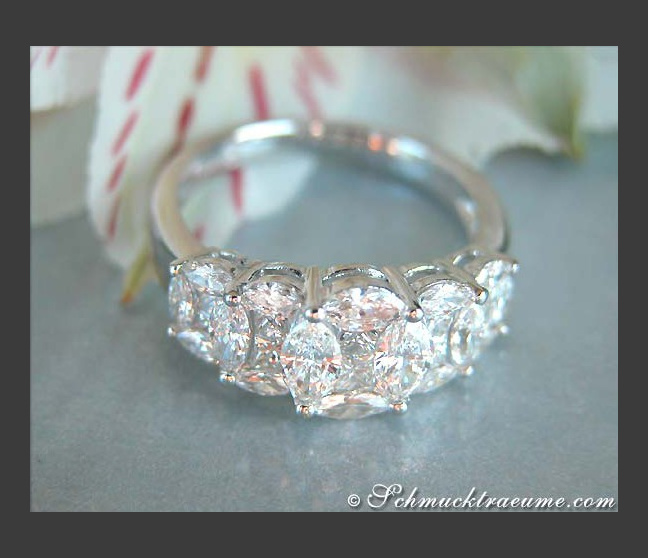 Exquisiter Ring mit Marquise- und Princess Diamanten #1 Exquisiter Ring mit Marquise- und Princess Diamanten #1