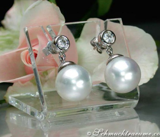 Exquisite Southsea Pearl Diamond Earrings in White gold Exquisite Southsea Pearl Diamond Earrings in White gold