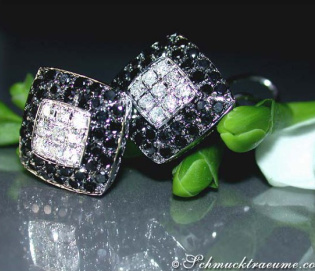 Simple Black & White Diamond Earrings (Square Style) Simple Black & White Diamond Earrings (Square Style)