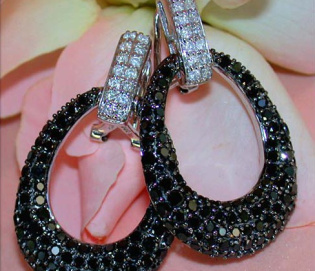 Attractive Black & White Diamond Earrings Attractive Black & White Diamond Earrings