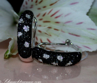 Zeitlose schwarze Diamanten Ohrringe im Tupfen Design Zeitlose schwarze Diamanten Ohrringe im Tupfen Design
