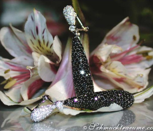 Voluminous Dangling Earrings with Black & White Diamonds Voluminous Dangling Earrings with Black & White Diamonds