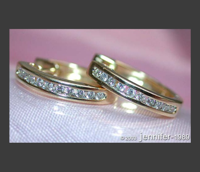 Zarte Diamanten Creolen in Gelbgold 585 #1