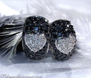 Herz Ohrstecker mit schwarzen & weißen Diamanten Herz Ohrstecker mit schwarzen & weißen Diamanten