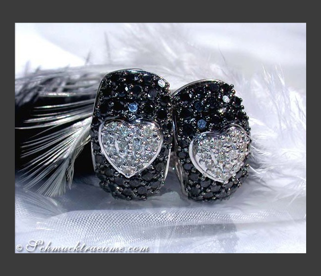Herz Ohrstecker mit schwarzen & weißen Diamanten #1 Herz Ohrstecker mit schwarzen & weißen Diamanten #1