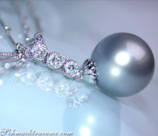 Traumhaftes Tahitiperle Collier mit Brillanten Traumhaftes Tahitiperle Collier mit Brillanten